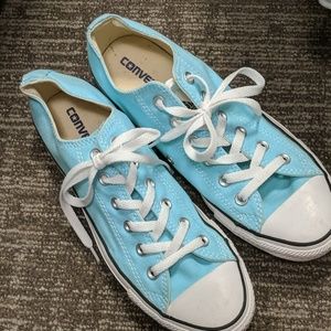 Pool blue Converses